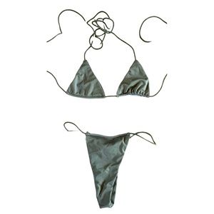 Never worn. BASICBXXCH. Medium.